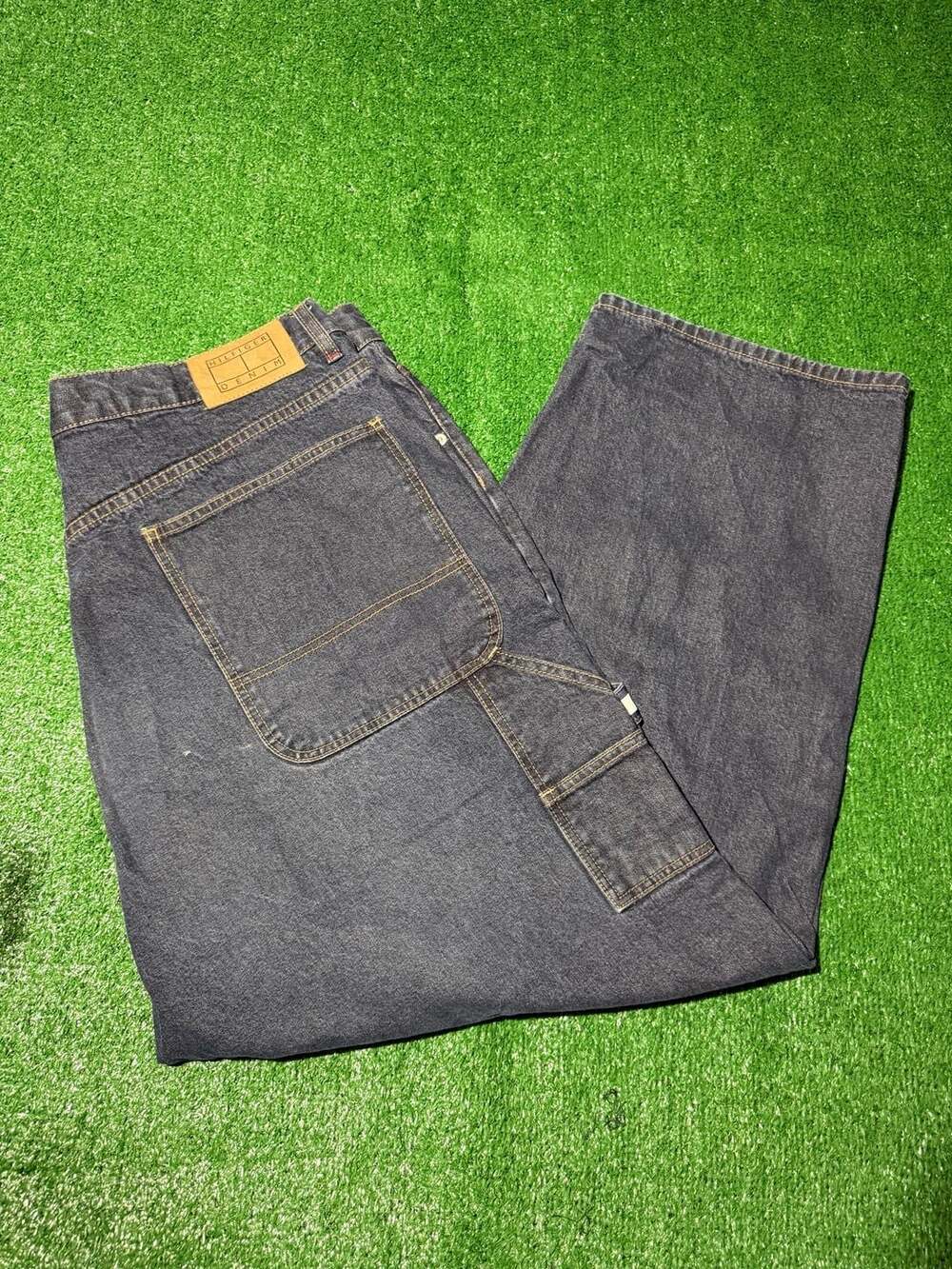 Vintage Tommy Hilfiger Denim Baggy Carpenter
Jeans Dark Wash